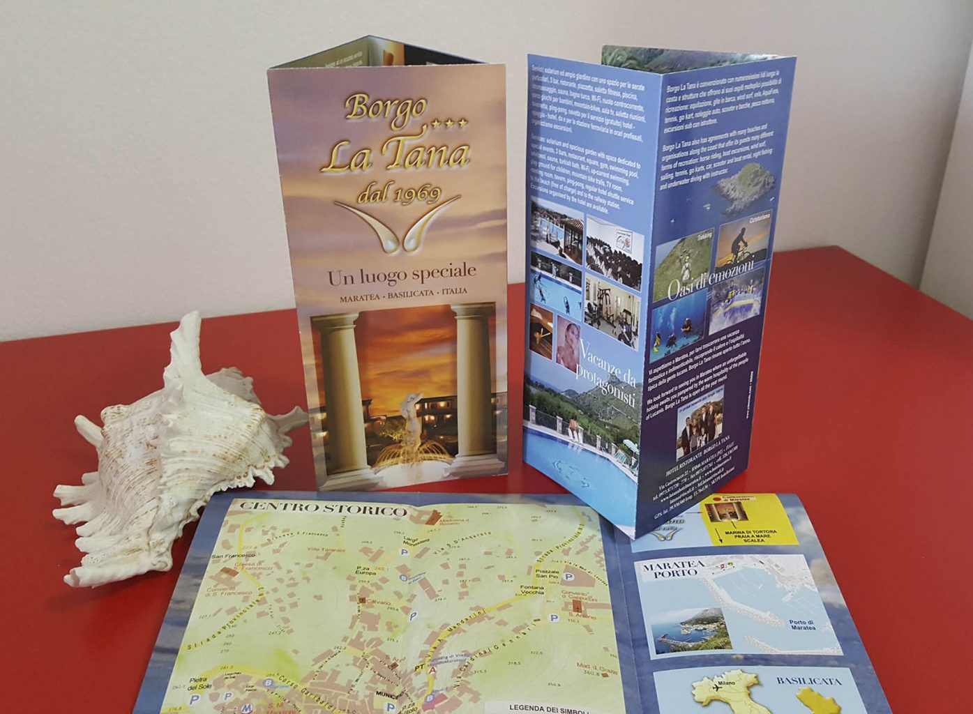 Realizzazione Flyer Hotel Borgo La Tana Maratea